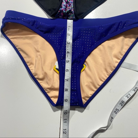 Fabletics Bajan & Valentina Lot Of Two Bikinis Woman’s Bottoms NWT Size M - Picture 16 of 16